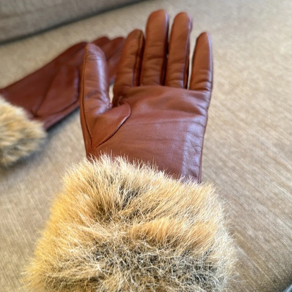 Brown leather gloves with faux fur fit like a large - Picture 4 of 6